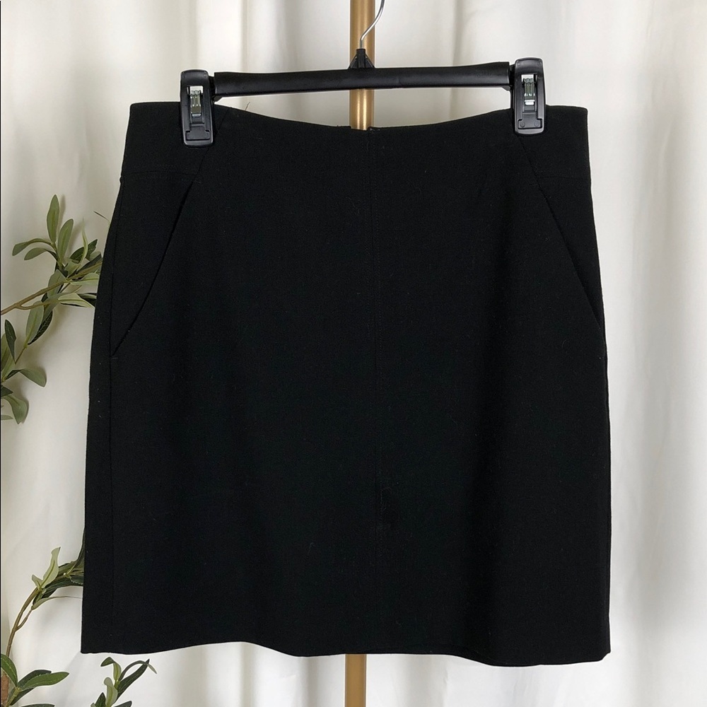 LOFT Black Mini Skirt with Pockets Sz 8 (B3)